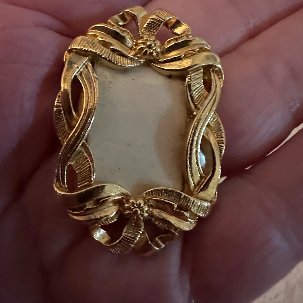 N/A frame rose enamel